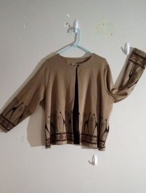 Unique Vintage Women's Open Front Top with Giraffe Silhouette Border